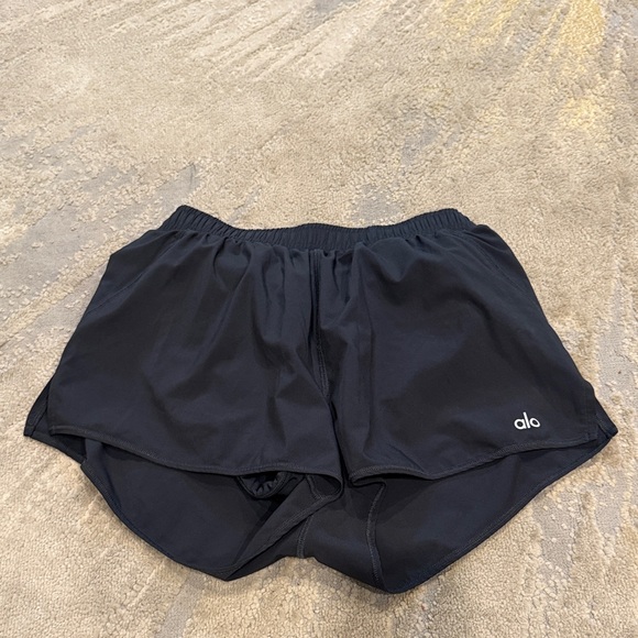 ALO Yoga Stride Short Size M in dark grey EUC no size tag check